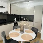 Renes Mamaia Nord Cu Parcare Privata Апартаменты Нэводари