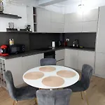 Апартаменты Renes Mamaia Nord Cu Parcare Privata *