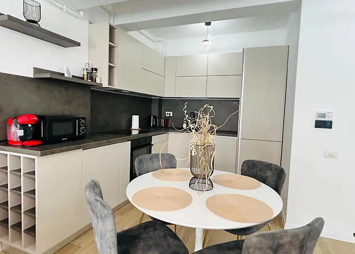 Renes Mamaia Nord Cu Parcare Privata Navodari