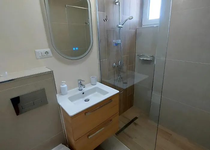 Renes Mamaia Nord Cu Parcare Privata * Navodari