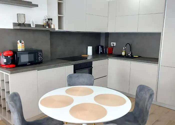 Renes Mamaia Nord Cu Parcare Privata